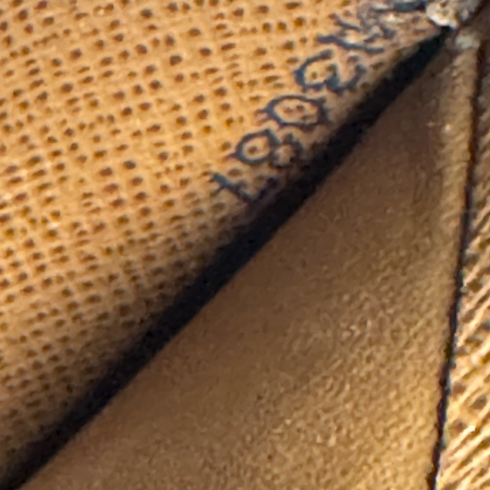 LOUIS VUITTON Monogram Porte Monnaie
Billets Viennois Wallet converted vintage - Picture 8 of 16
